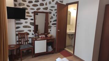 Single Room, City View | Desk, free WiFi, bed sheets