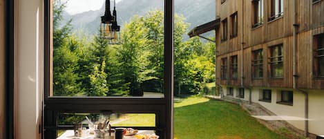 Tägliches Frühstücksbuffet gegen Gebühr
