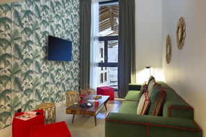 Penthouse | In-room safe, desk, soundproofing, iron/ironing board