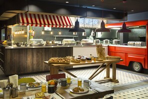 Daily buffet breakfast (EUR 16 per person)