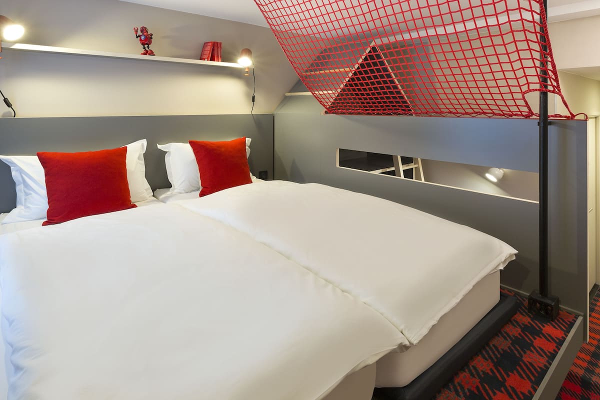 in-room safe, desk, soundproofing, iron/ironing board