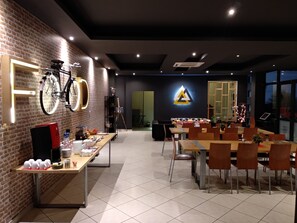 Free daily buffet breakfast - Leonidaion Guest House (Archaia Olympia)