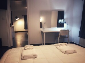 Suite junior, vistas a la montaña | Minibar, tabla de planchar con plancha, wifi gratis y ropa de cama