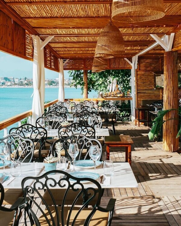 Outdoor dining - Side Kleopatra Beach Hotel (Manavgat)