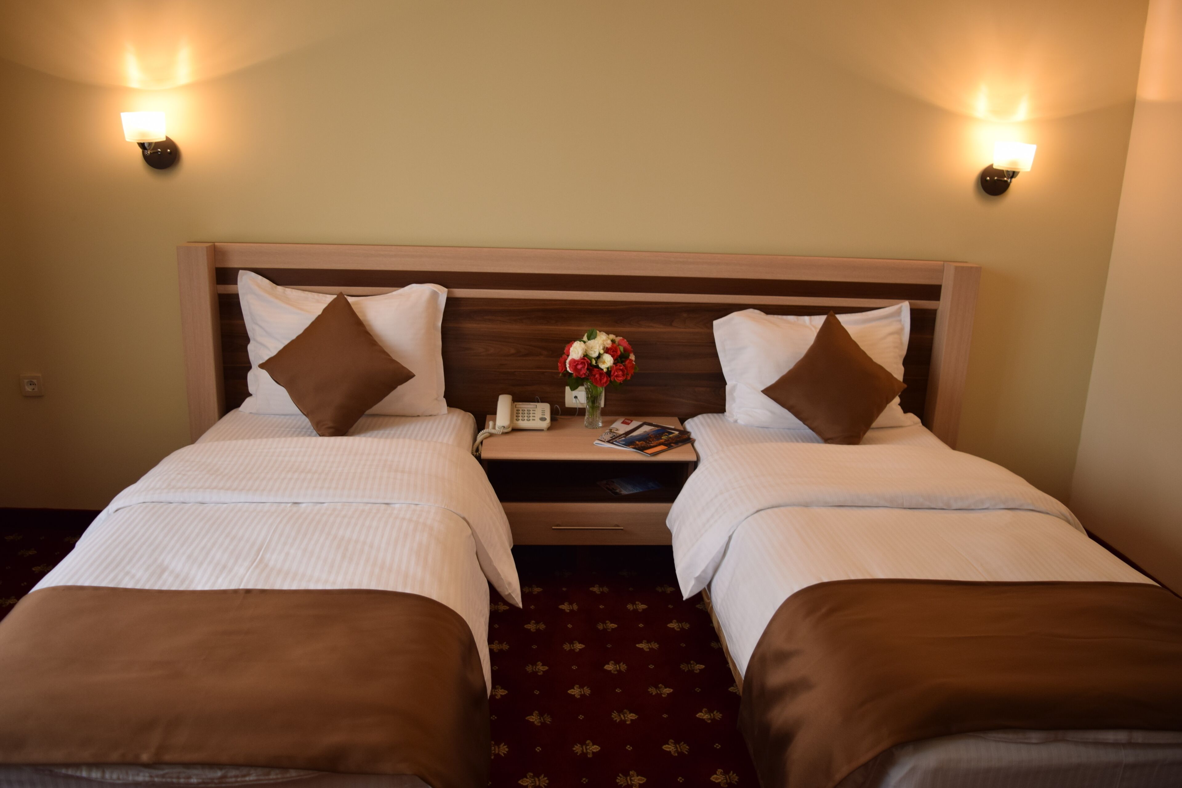 standard twin room | premium bedding, minibar, in-room safe, desk
