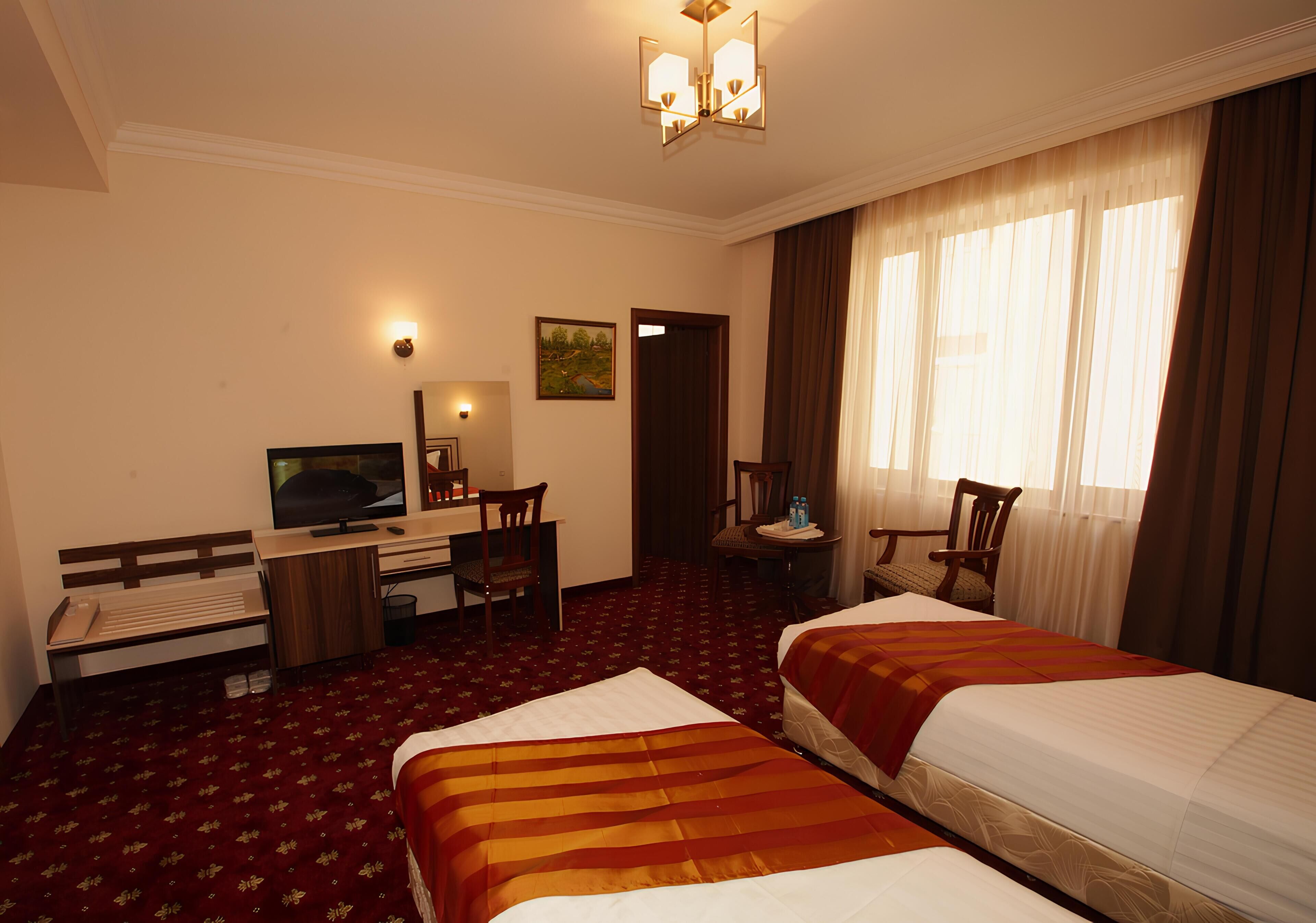 standard twin room | premium bedding, minibar, in-room safe, desk