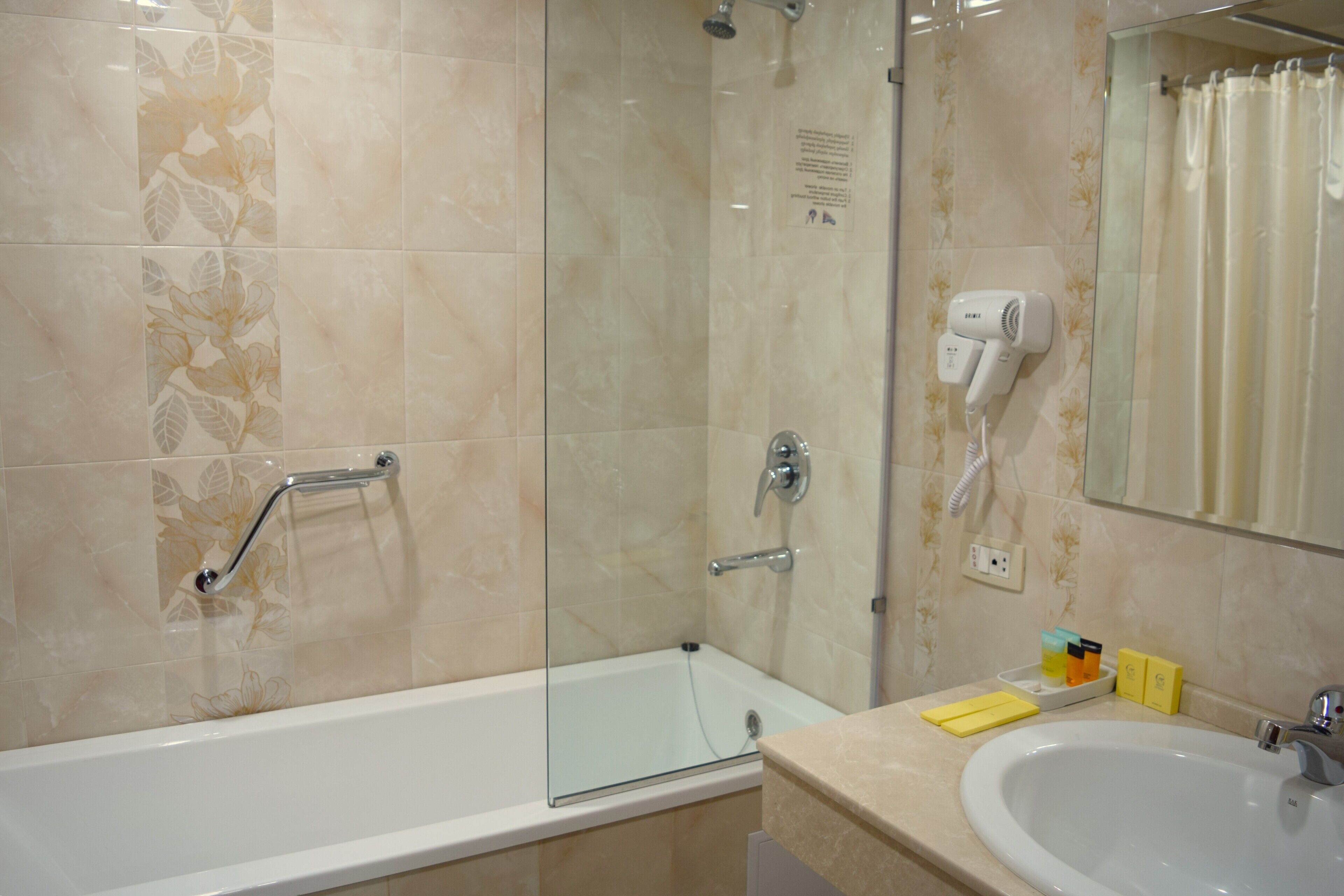 standard twin room | bathroom | free toiletries, hair dryer, bathrobes, slippers