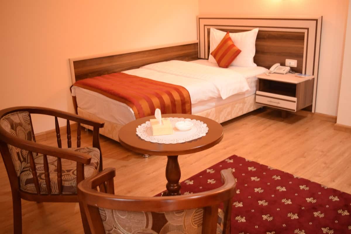 Premium bedding, minibar, in-room safe, desk