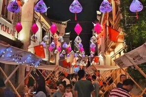 تناول الطعام بالخارج