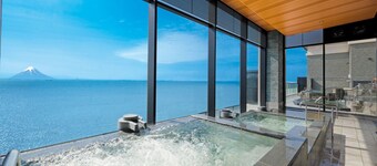 Ryugujo Spa Hotel Mikazuki Fujimitei