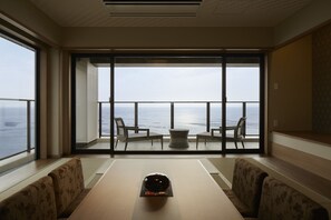 Minibar, coffres-forts dans les chambres, Wi-Fi gratuit, draps fournis