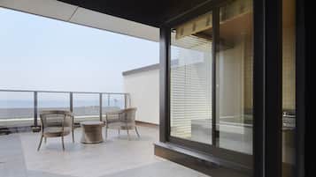 Minibar, in-room safe, free WiFi, bed sheets