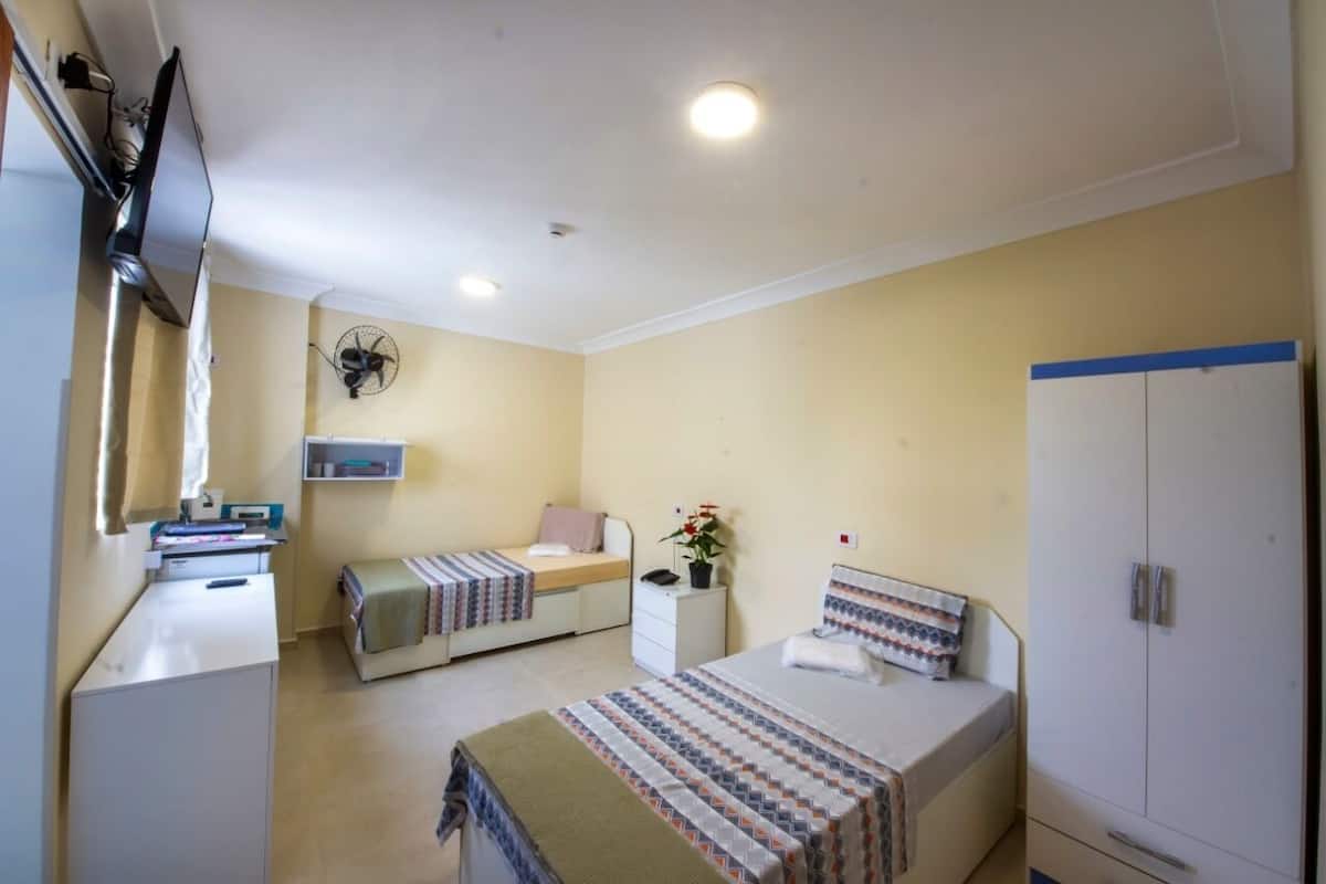 Studio Superior, 2 Tempat Tidur Twin | 1 kamar tidur, minibar, brankas, dan didekorasi berbeda-beda