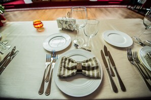 Food and drink - Complex Turistic Cornul Vanatorului (Pitesti)