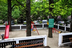 Área de juegos infantiles al aire libre
