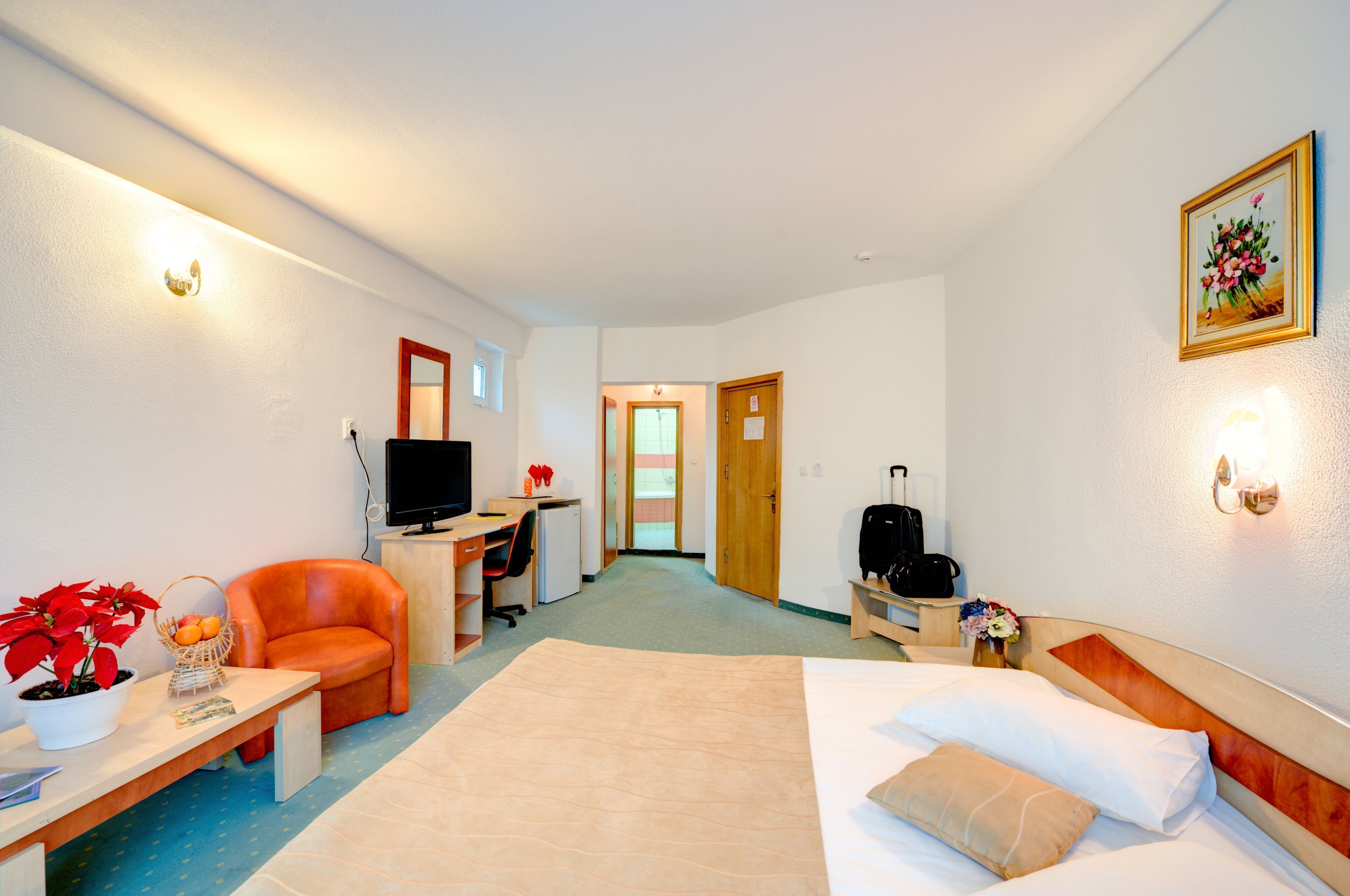 Minibar, Schreibtisch, schallisolierte Zimmer, Bügeleisen/Bügelbrett