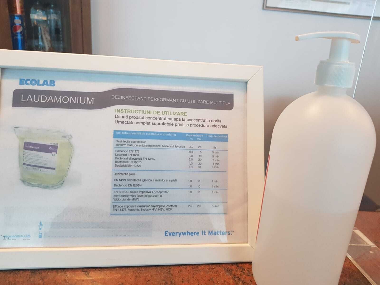 Ein gerahmtes Datenblatt für Ecolab Laudamonium, das seine Verwendung als Desinfektionsmittel erläutert.