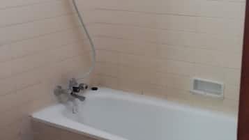 Cottage Standar, 1 Tempat Tidur Double atau 2 Tempat Tidur Twin | Kamar mandi | Kombinasi shower/bathtub, perlengkapan mandi gratis, sandal, dan handuk