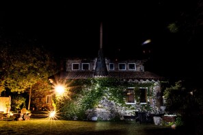 住宿正面 (夜晚)