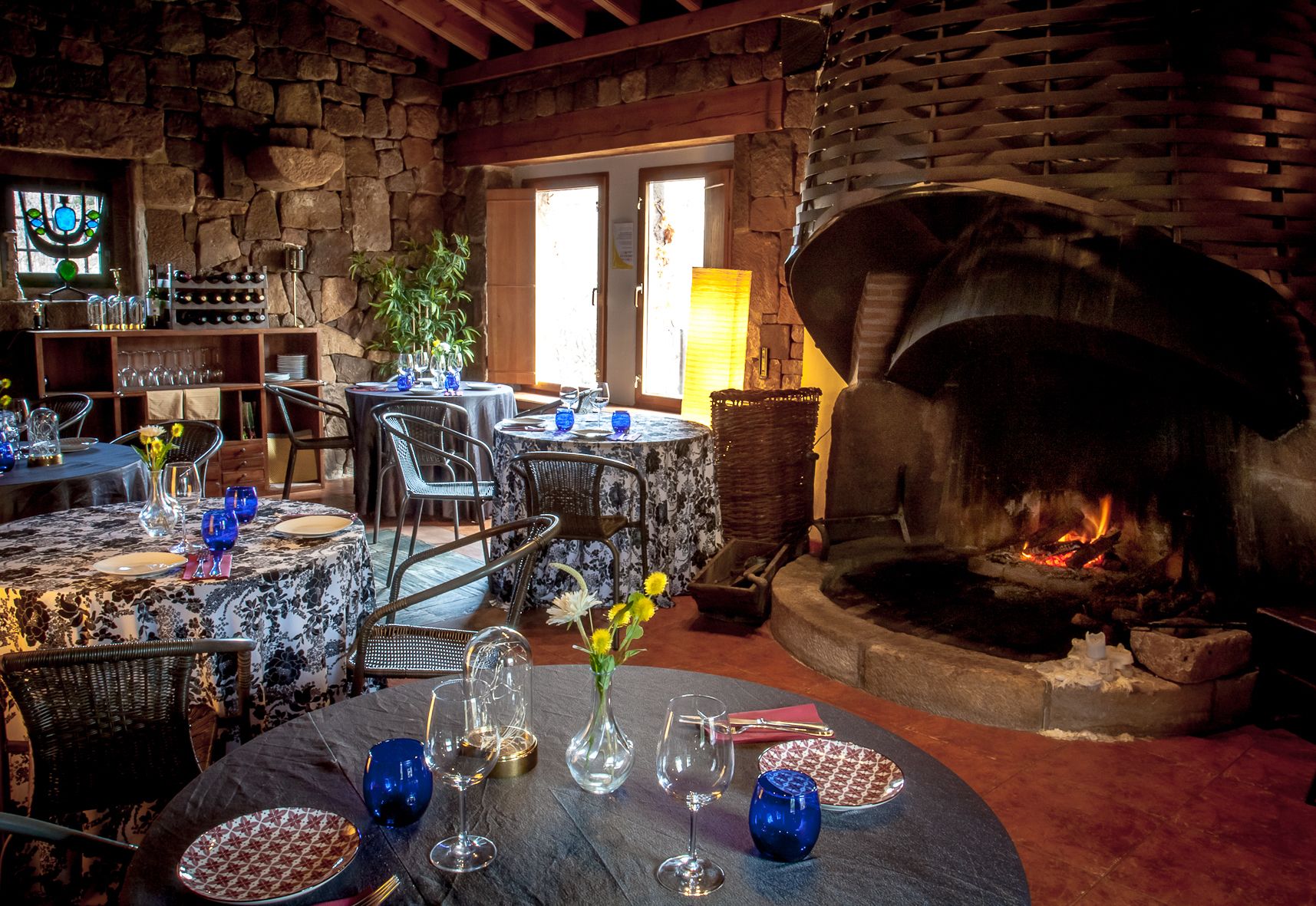 breakfast, lunch, dinner served; modern european cuisine