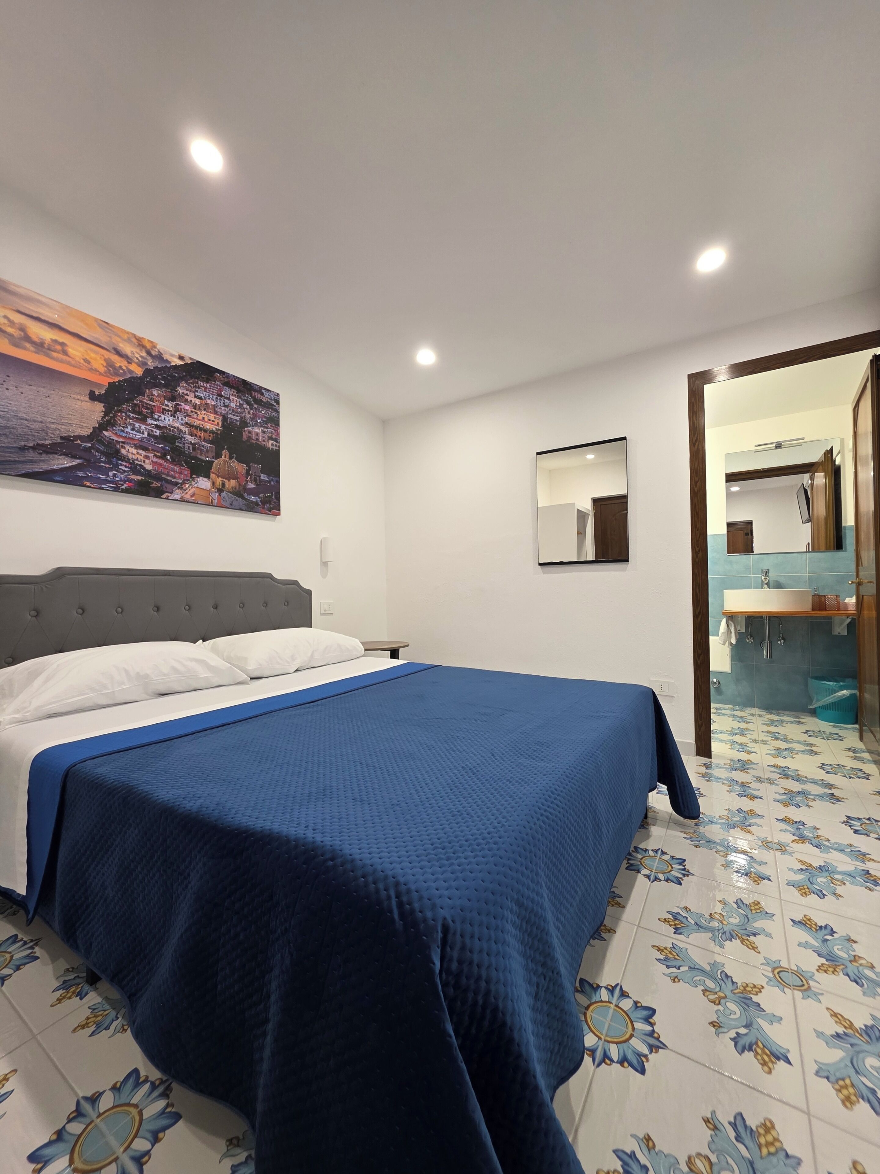 Habitación doble estándar | Minibar, escritorio, tabla de planchar con plancha y wifi gratis 