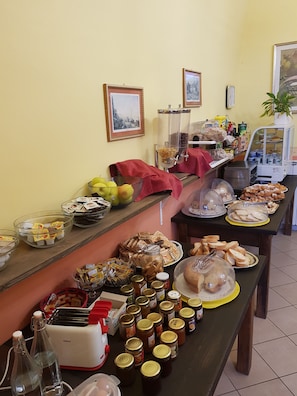 Daily buffet breakfast (EUR 8 per person)