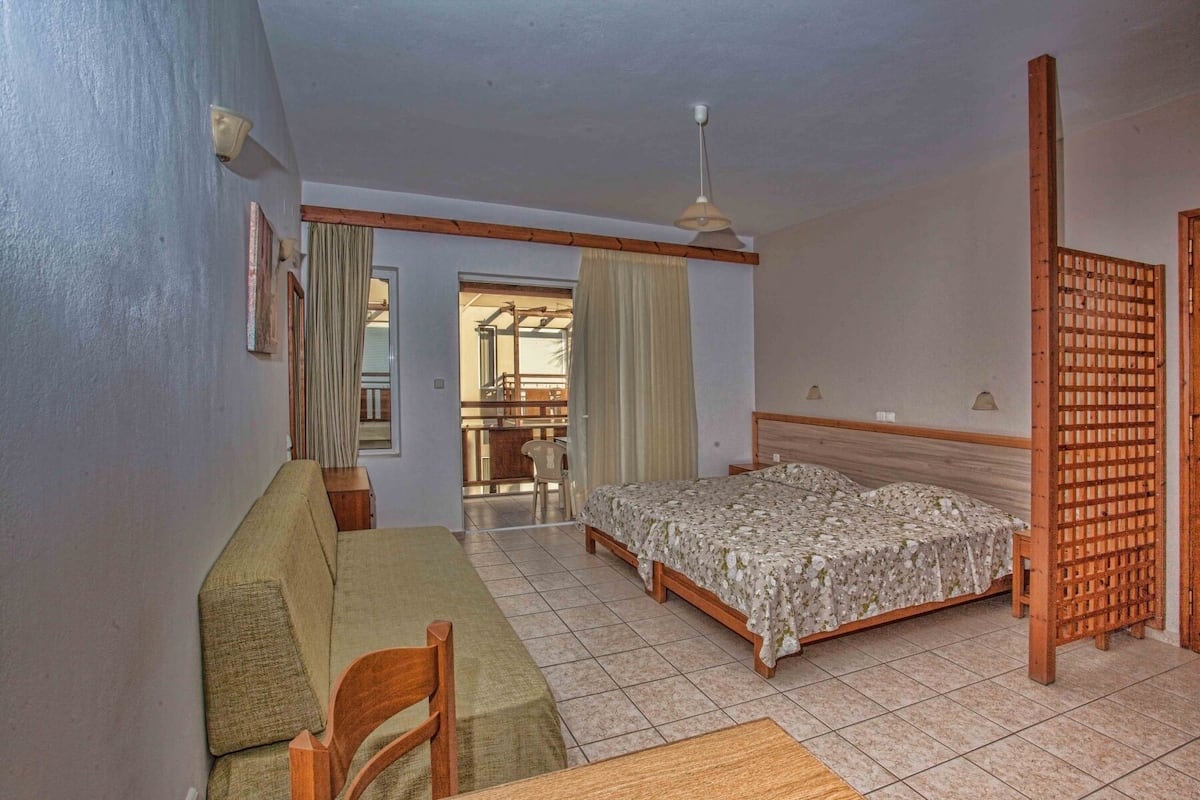 1 bedroom, desk, soundproofing, iron/ironing board