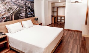 Suíte master - Banheira com hidromassagem | Minibar, coffre-fort, bureau, rideaux d’obscurcissement