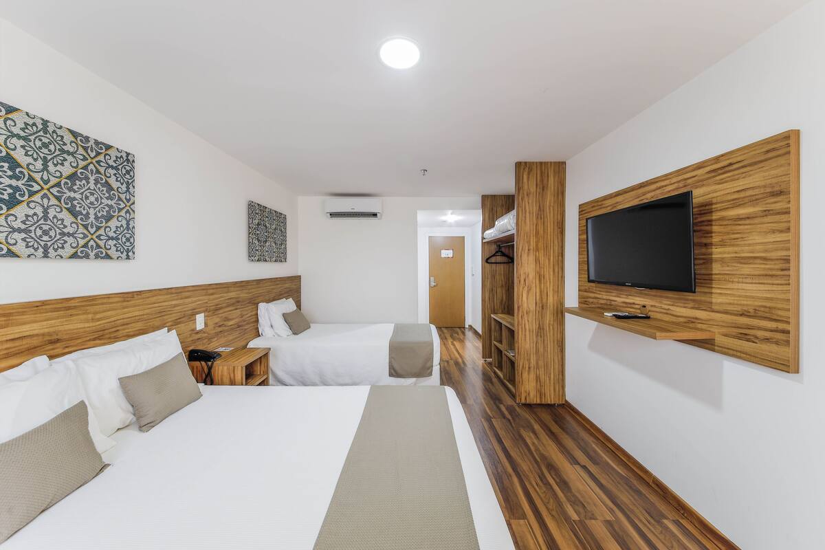 Quarto PNE | In-room dining
