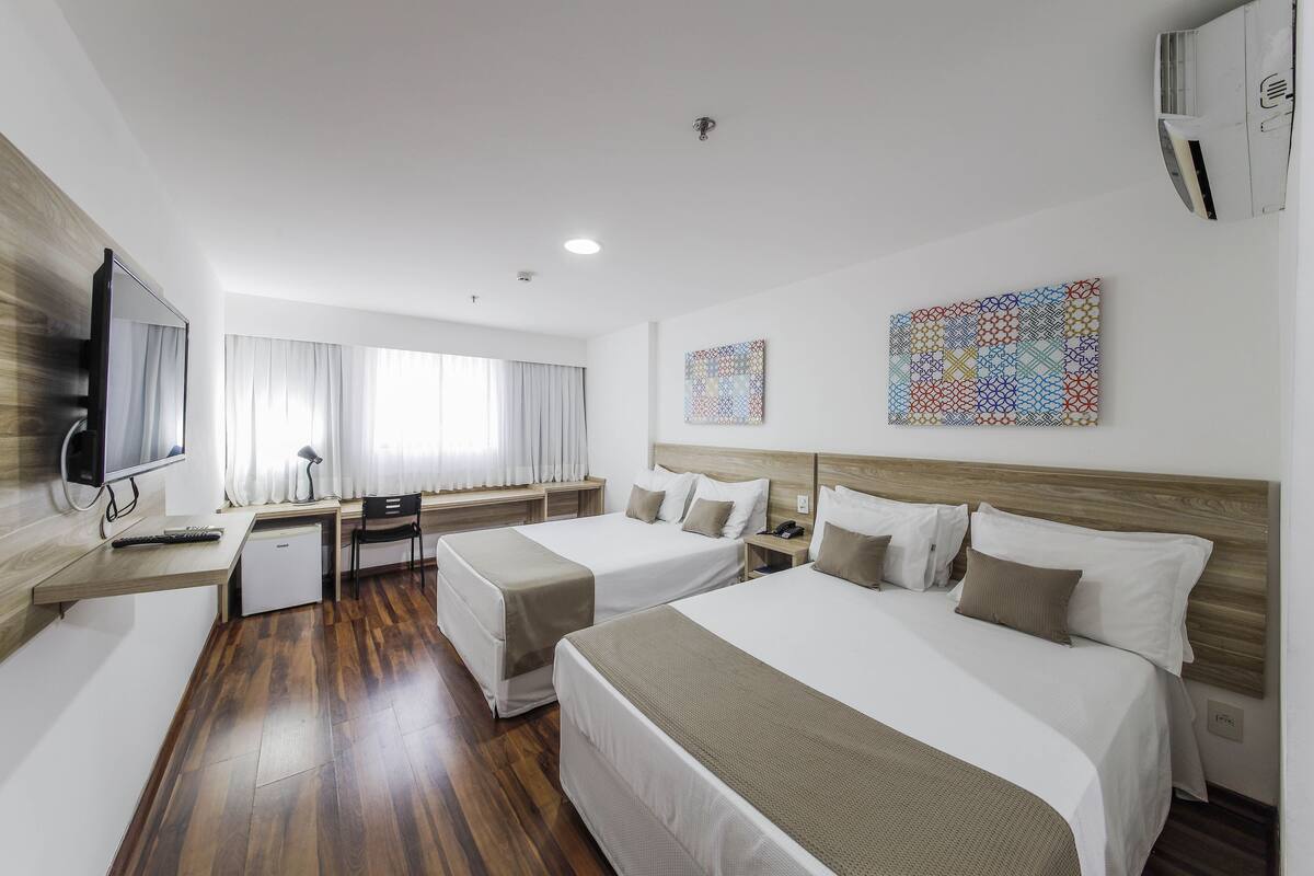 Superior Room | Bathroom | Free toiletries, hair dryer, towels