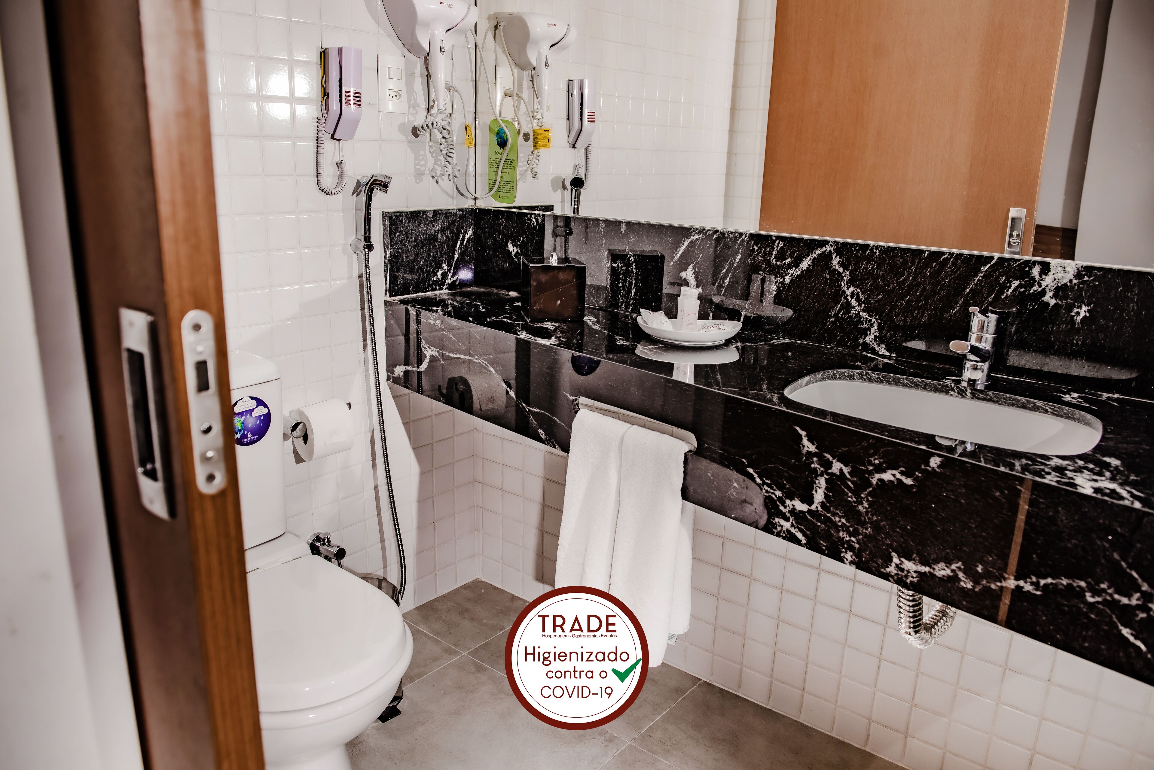 comfort room, 1 king bed | bathroom | shower, free toiletries, hair dryer, towels