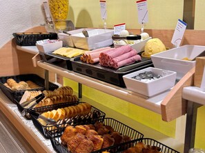 Daily buffet breakfast (EUR 9.90 per person)
