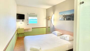Double Room | Desk, laptop workspace, blackout curtains, soundproofing