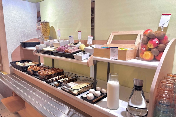 Daily buffet breakfast for a fee