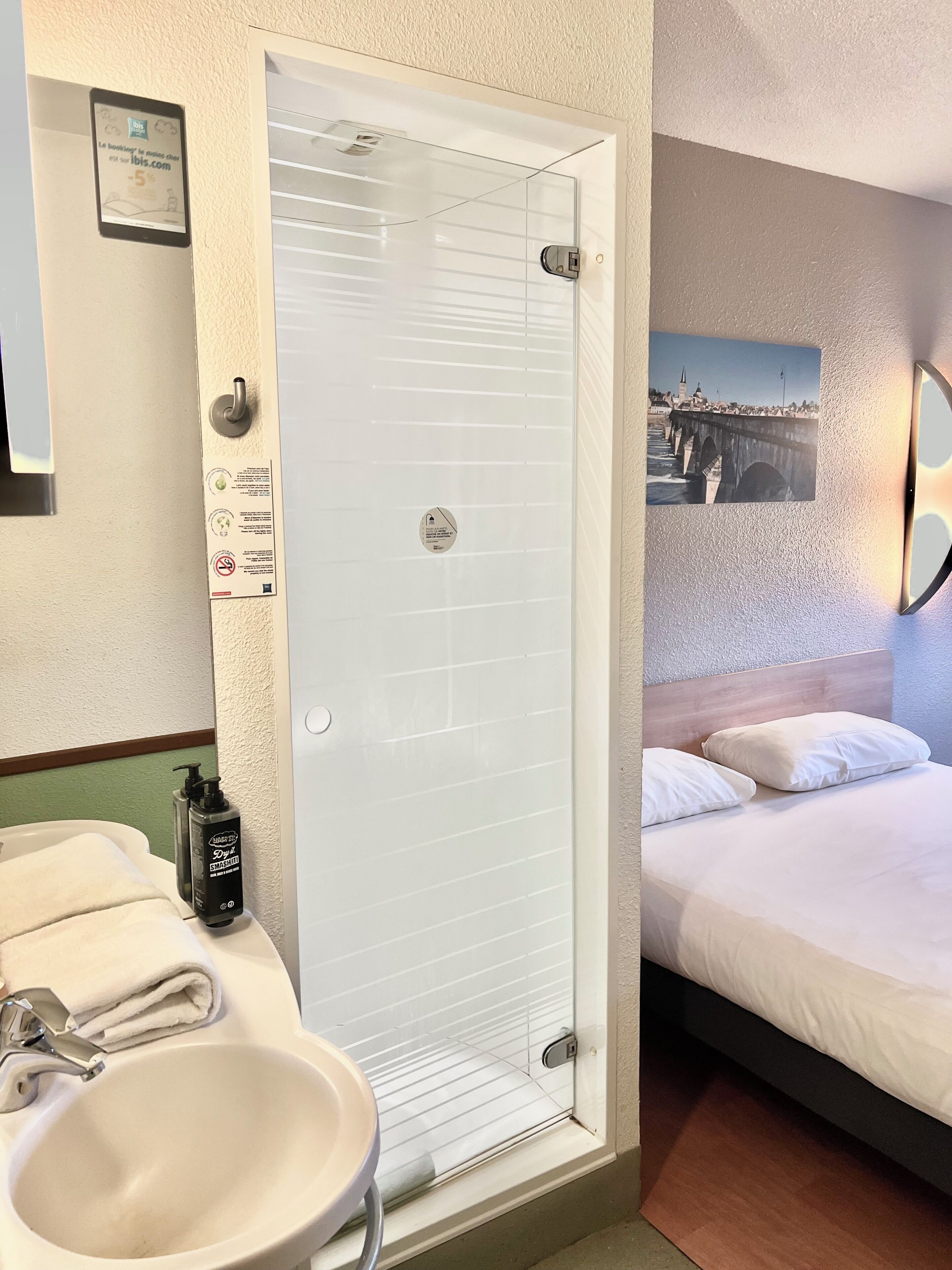 シャワー、レインフォールシャワー、環境にやさしいバスアメニティ、ヘアドライヤー