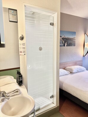 Douche, douche cascade, articles de toilette écologiques