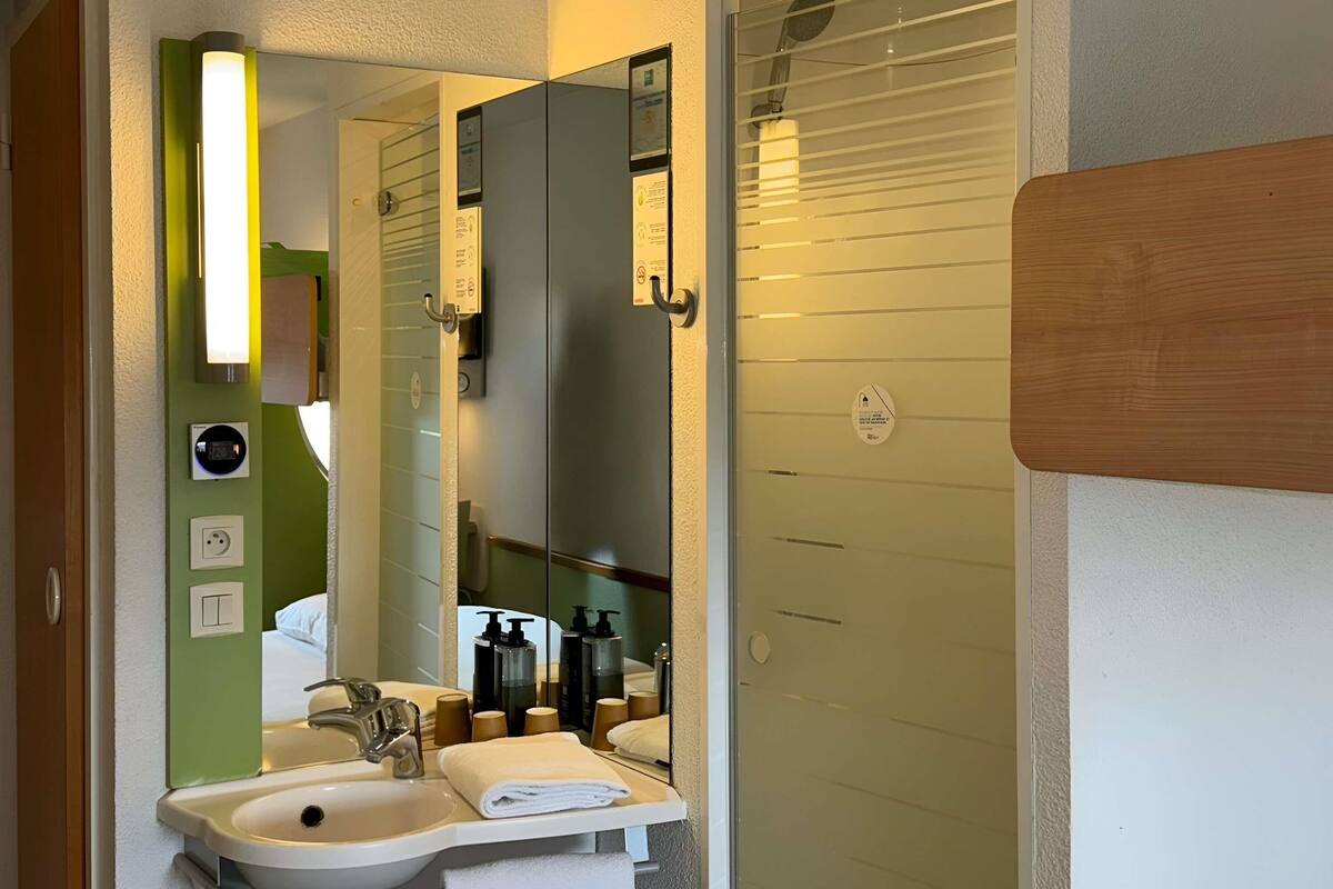 triple room, multiple beds | desk, laptop workspace, blackout curtains, soundproofing