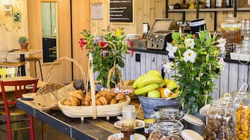 Dagelijks ontbijtbuffet (EUR 11.00 per persoon)