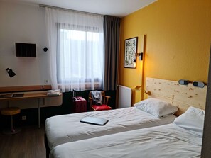 Room, 2 Twin Beds (Pop) | Hypo-allergenic bedding, desk, blackout drapes, soundproofing