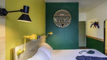 Chambre, 1 lit double (Pop) | Literie hypoallergénique, bureau, rideaux occultants