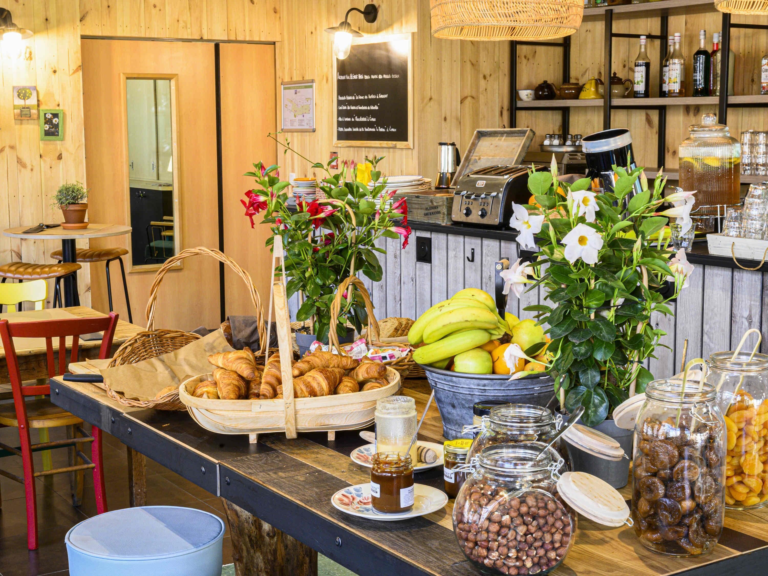 Café da manhã com buffet diário (EUR 11.00 por pessoa) 