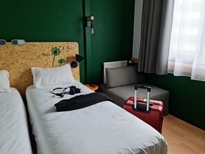 Classic Room, 2 Twin Beds | Hypo-allergenic bedding, desk, blackout drapes, soundproofing