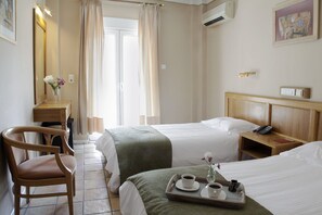 Chambre avec lits jumeaux | Rideaux d’obscurcissement, fer et planche à repasser