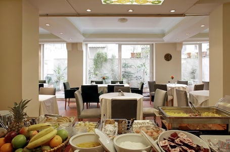 Dagelijks ontbijtbuffet (toeslag). Pella