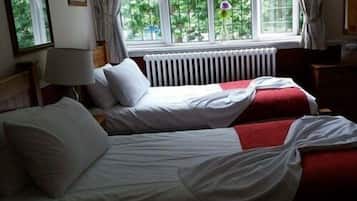 Suite, baño privado (DBL + BUNKS) | Wifi