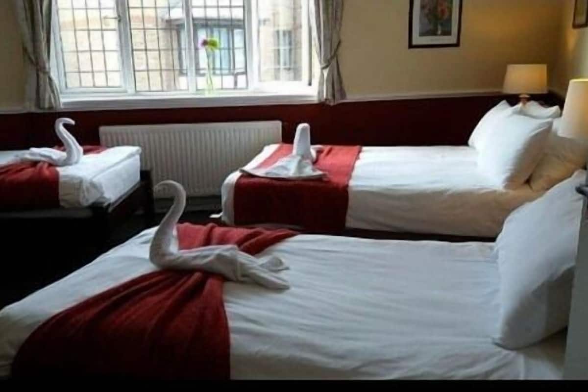 Triple Room, Private Bathroom (Across the Hall) | WiFi