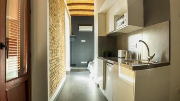 Loft, Kitchen | Private kitchen | Fridge, microwave, stovetop, coffee/tea maker