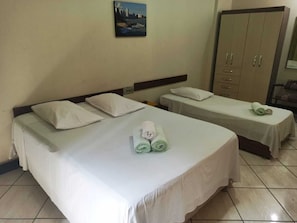 Minibar, blackout drapes, iron/ironing board, free WiFi - Hotur Hotel (Guarapari)
