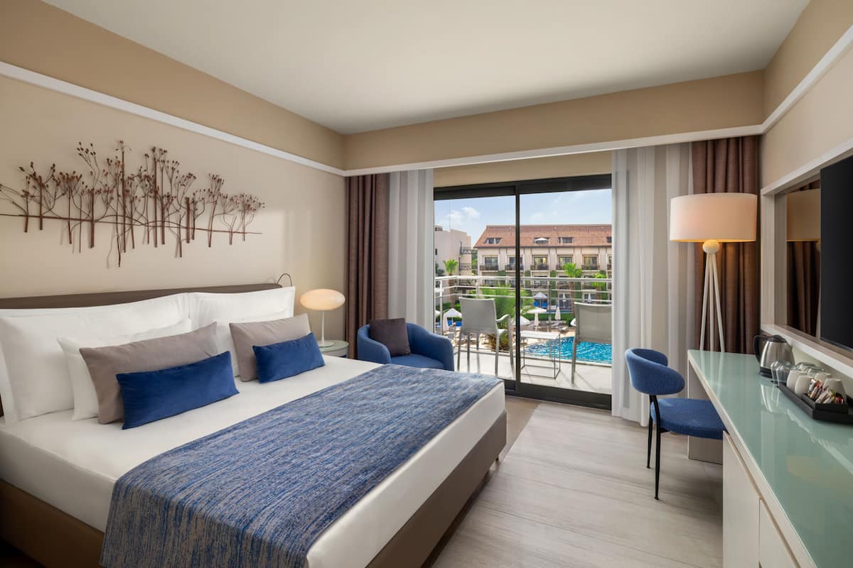 Chambre Familiale, vue partielle sur la mer | Articles gratuits dans le mini-bar, coffres-forts dans les chambres