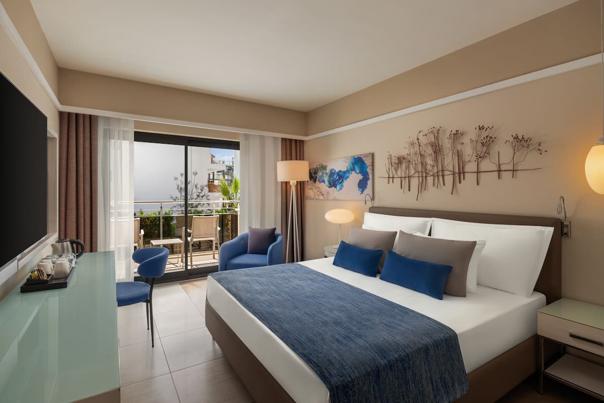 1 habitación y artículos del minibar gratis